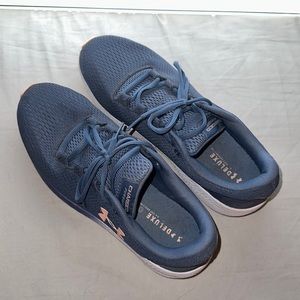 Women’s size 10 Under Armour blue & pink